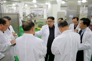 金正恩視察平壤食品工廠，贊國產(chǎn)設(shè)備如美男子，強(qiáng)調(diào)農(nóng)產(chǎn)品自給自足